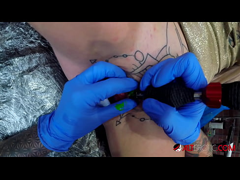 ❤️ Sully Savage mai tsananin jarfa ta yi tattoo a kan kwarin ta ❌ Batsa na dubura ❌️❤